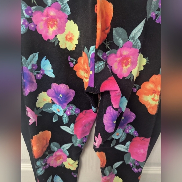 PINK Victoria's Secret Floral Leggings - Black, Pink, Orange, Blue - Picture 7 of 8